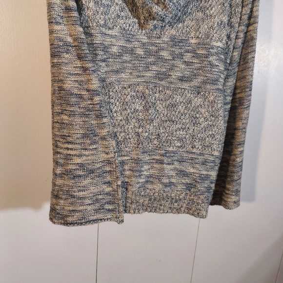 Woman's long sleeve sweater - Picture 8 of 8